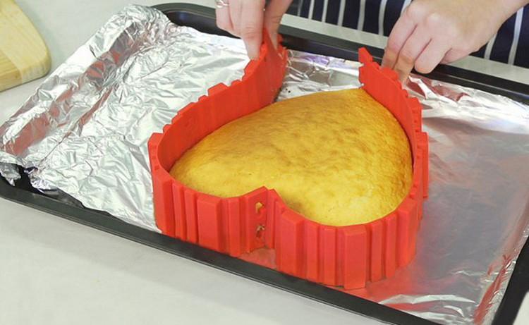 Gadgets d'Eve cuisine Le moule magique™ en Silicone pour Cake , adaptable en multiformes .