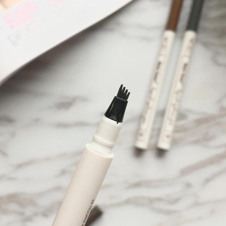Gadgets d'Eve beauté MICROCILS ™ _ : Le crayon révolutionnaire à quatre pointes pour dessiner vos sourcils .